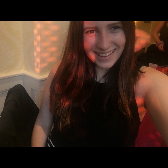 Meet your Posher, Claudia - Picture 1 of 1